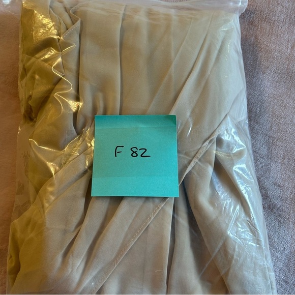 NWOT cream chiffon short sleeve homecoming dress size 4 floral appliqué - Picture 10 of 10